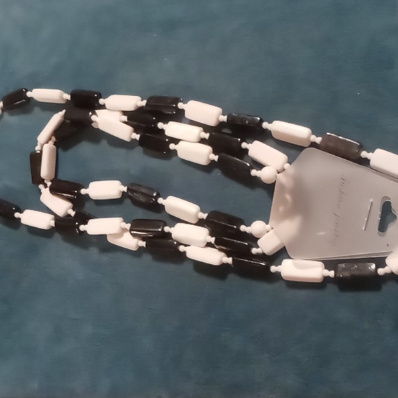 Black and White long square bead necklace 38 inches long - Picture 4 of 4